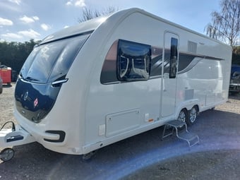 Swift Elegance Grande 845 2020