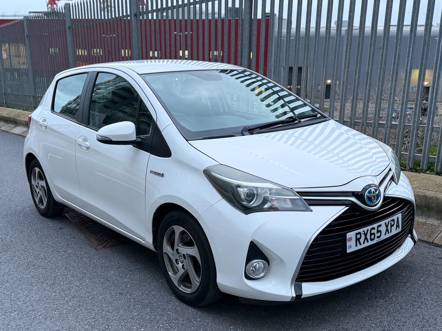 Toyota Yaris 2015 - Cars