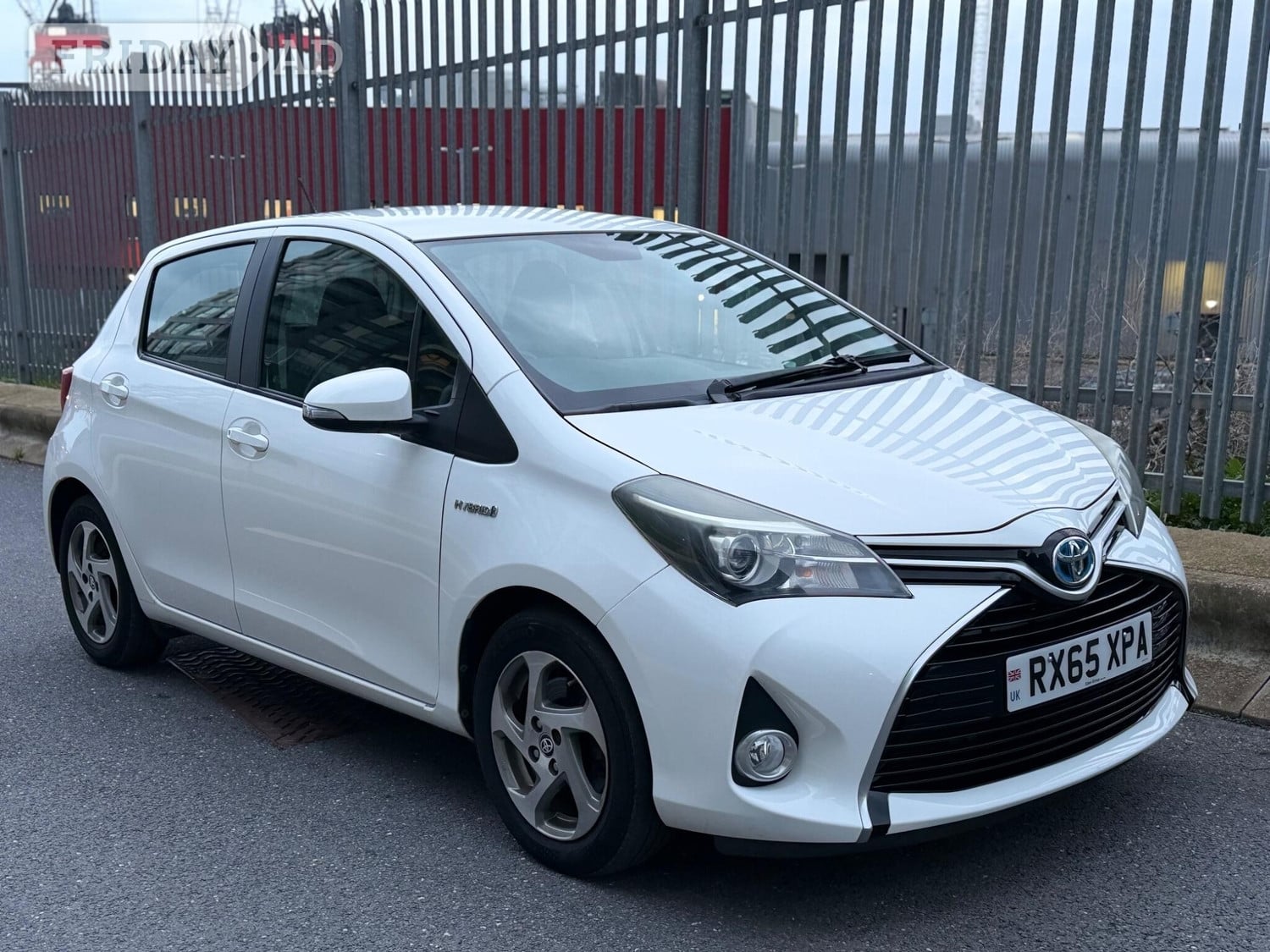 Toyota Yaris 2015 in Willesden