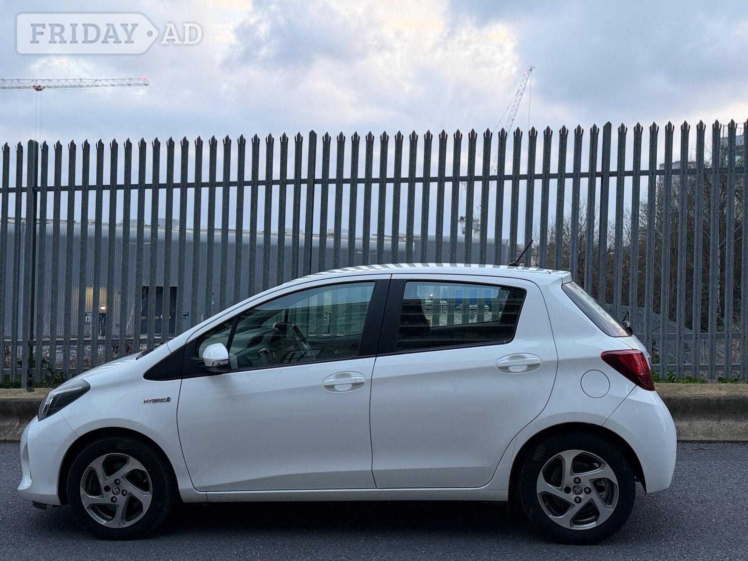 Toyota Yaris 2015 - Cars in Willesden