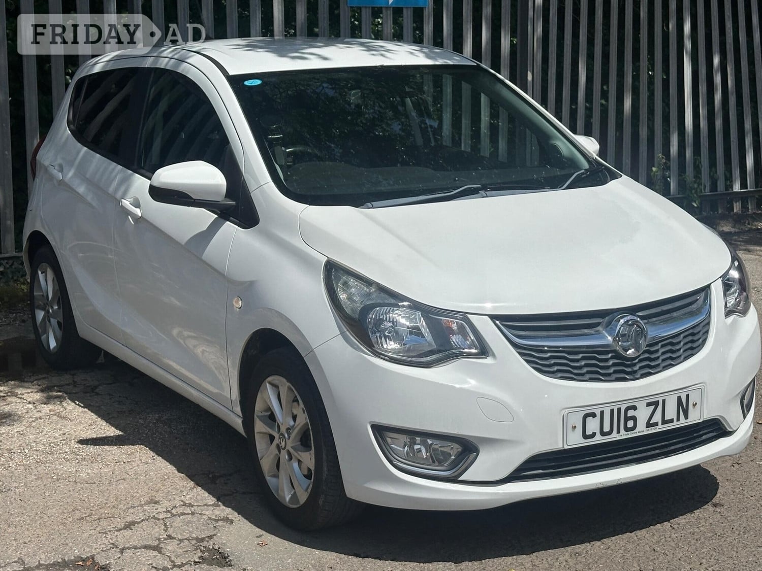 Vauxhall Viva 2016 in Cardiff