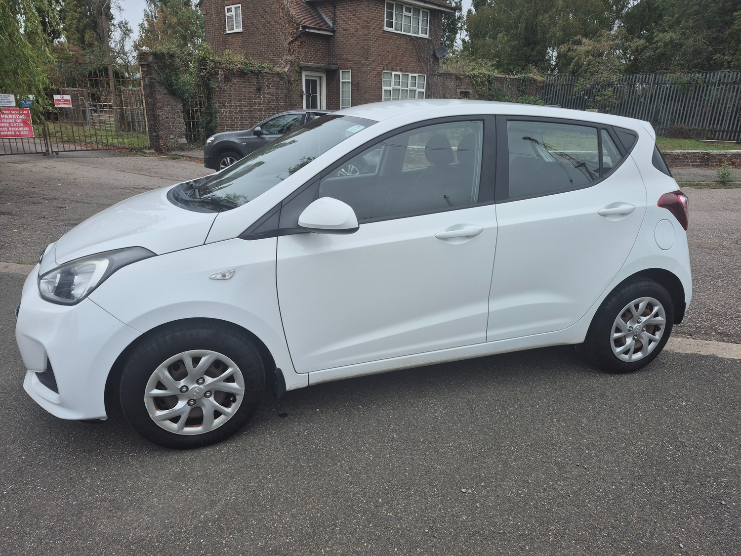 Hyundai i10 2017 - Cars in Southampton