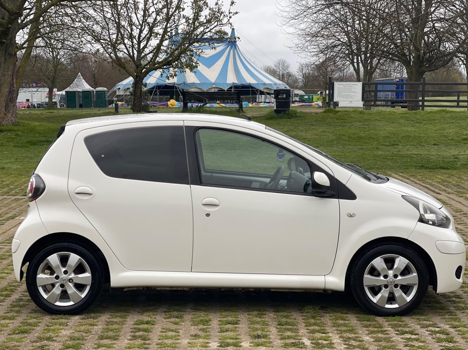 Toyota Aygo 2011 - Cars
