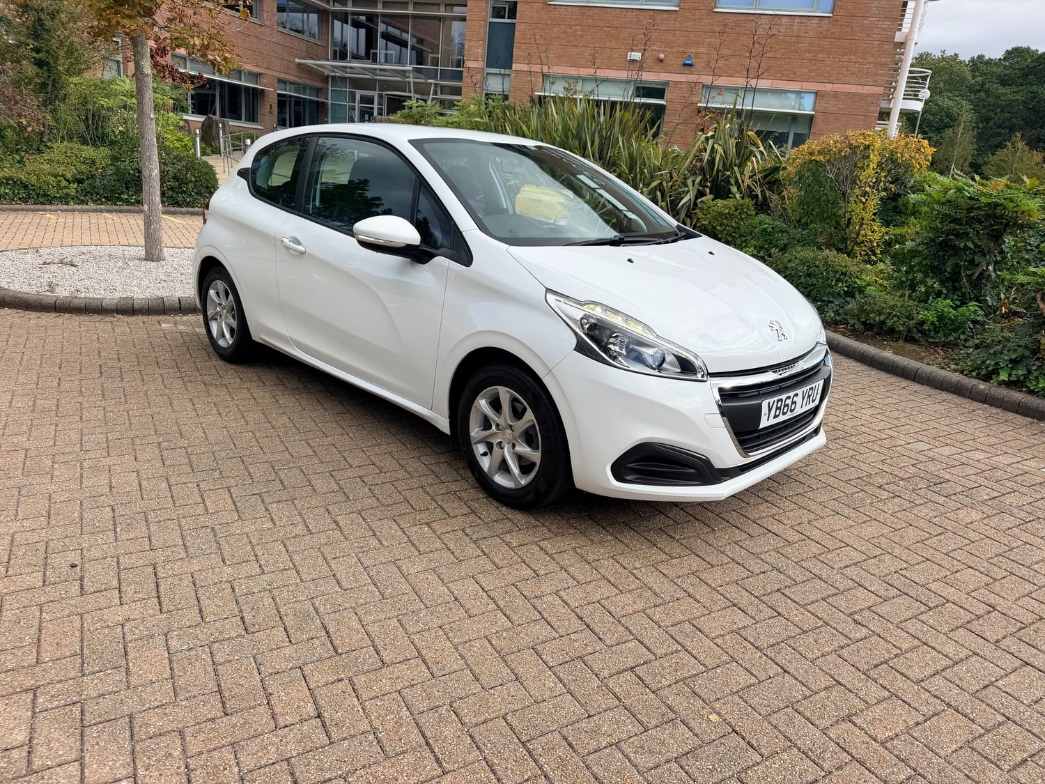 Peugeot 208 2016 - Cars in Fareham