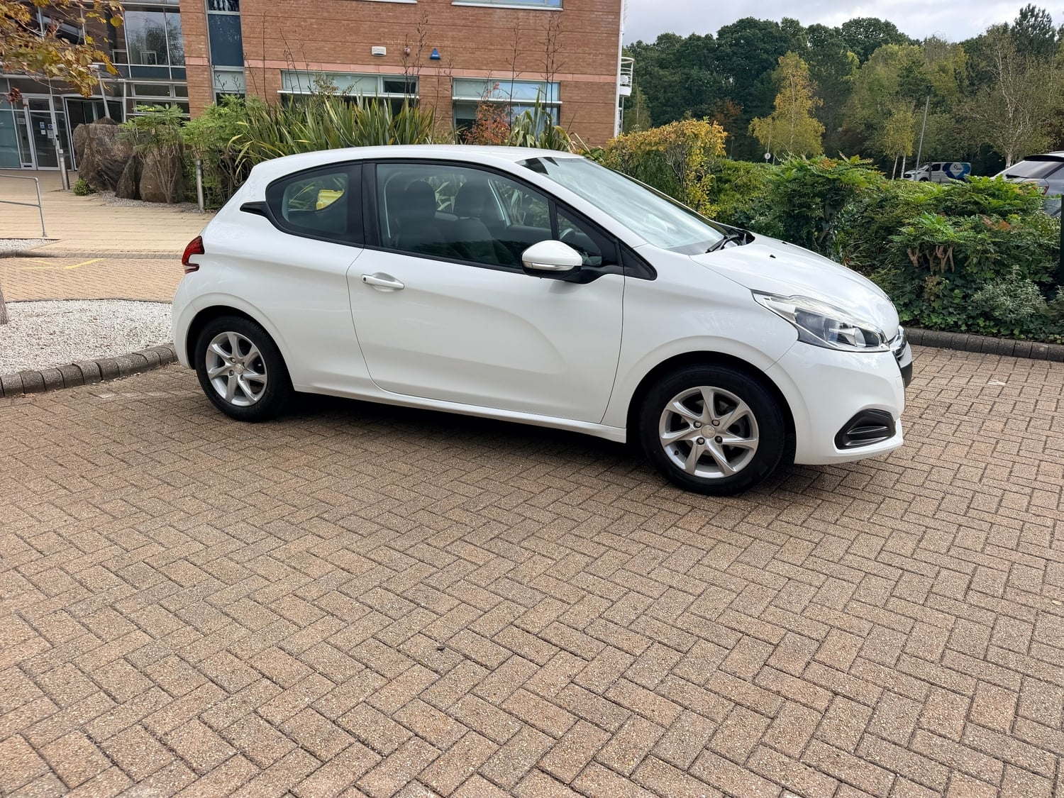 Peugeot 208 2016 - Cars