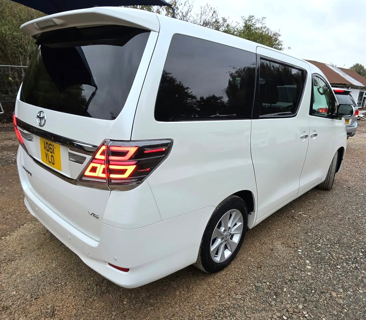 Toyota Vellfire 2012 - Cars