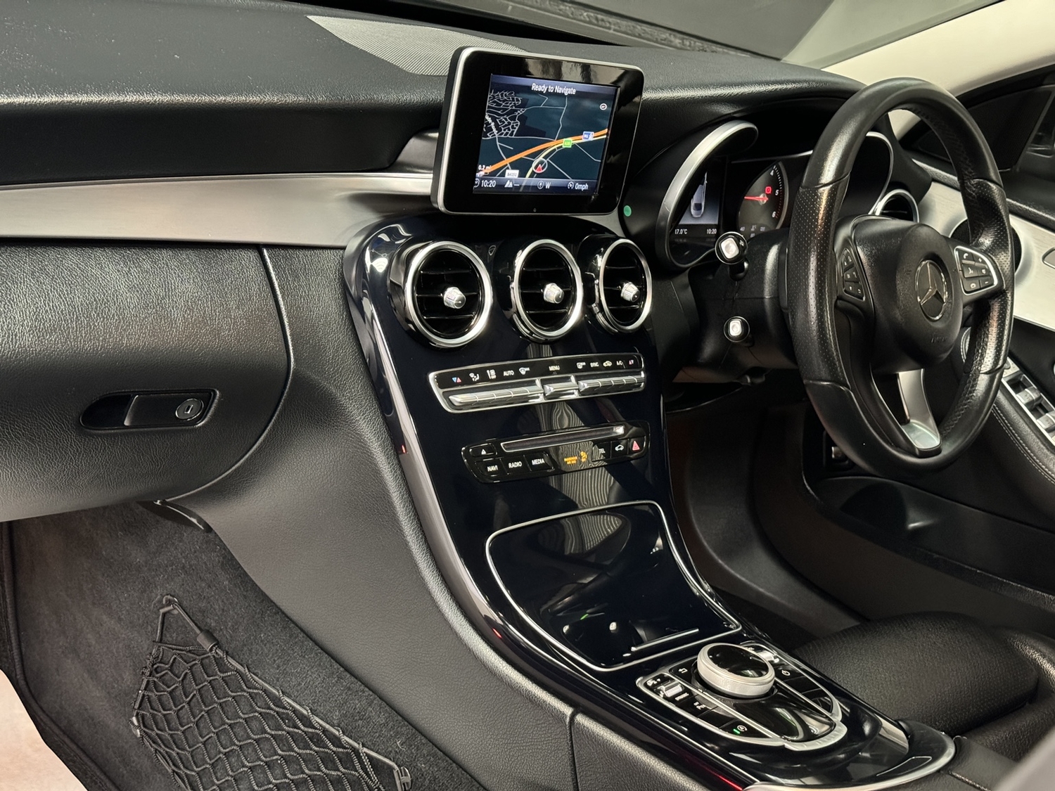 [ berth ]Mercedes-Benz C Class