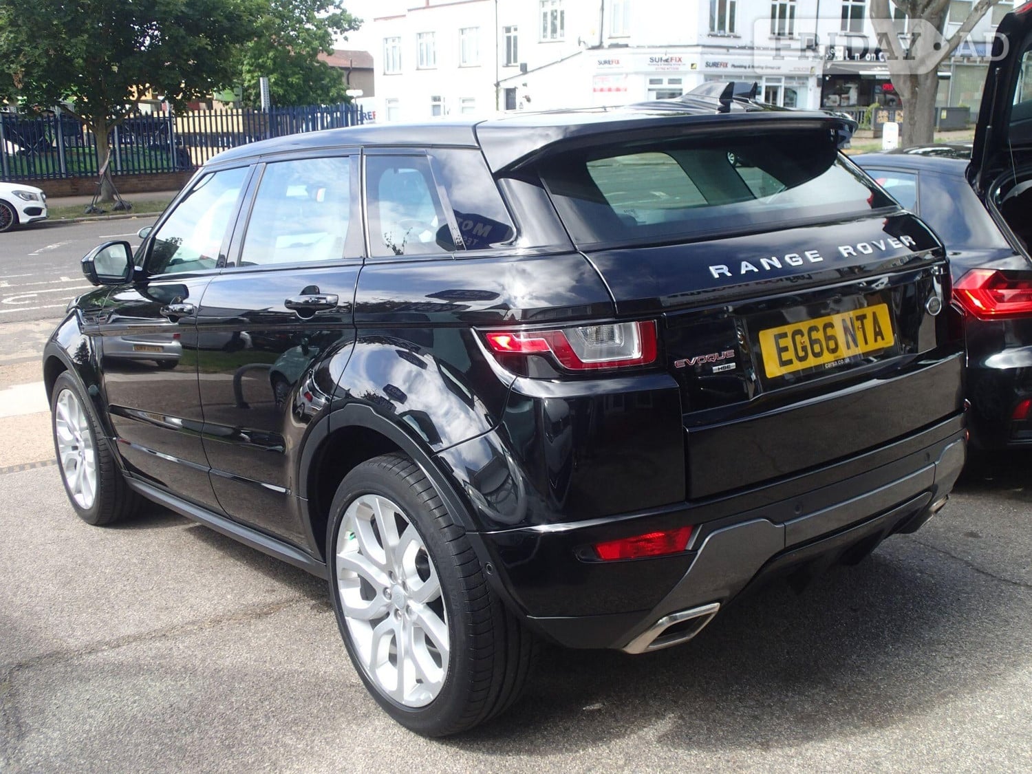 [ berth ]Land Rover Range Rover Evoque