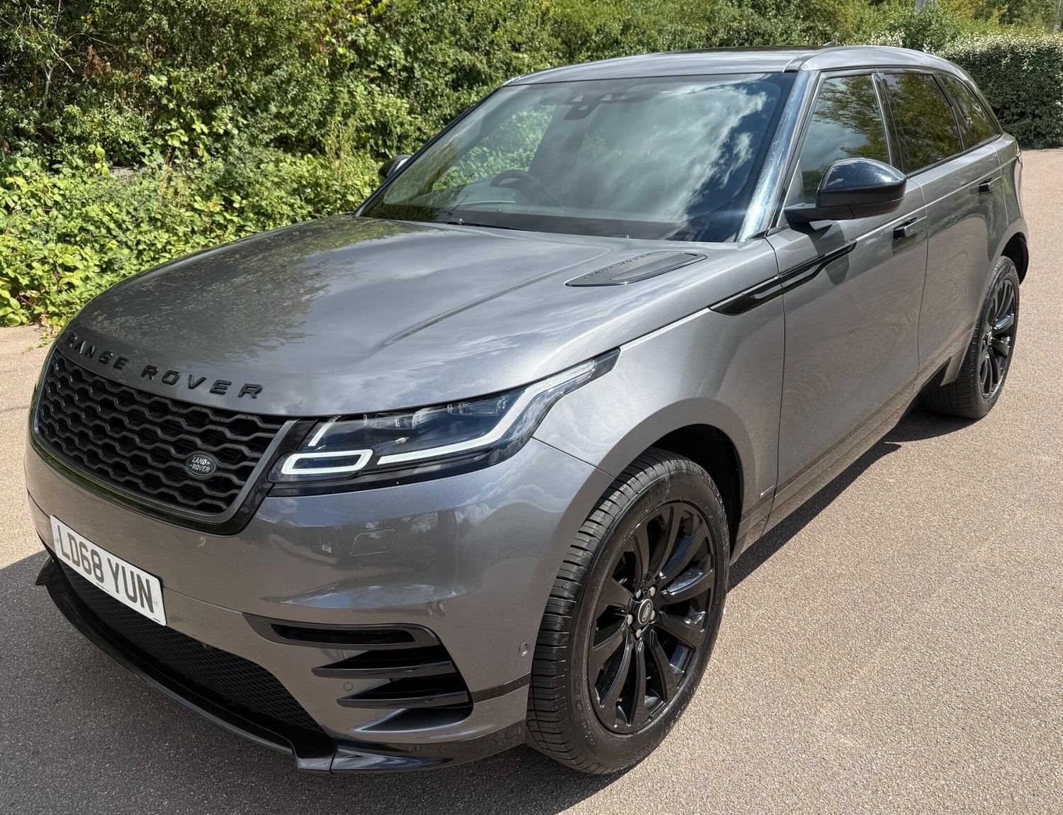 [ berth ]Land Rover Range Rover Velar