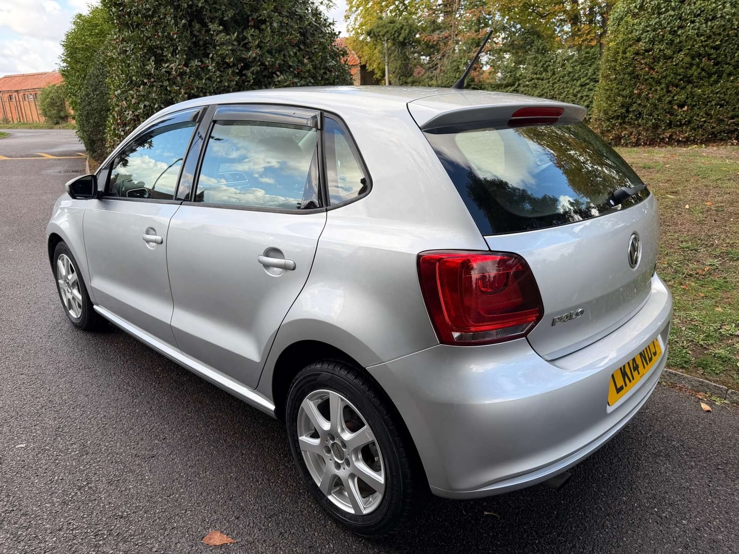 Volkswagen Polo 2023 - Cars in Leatherhead