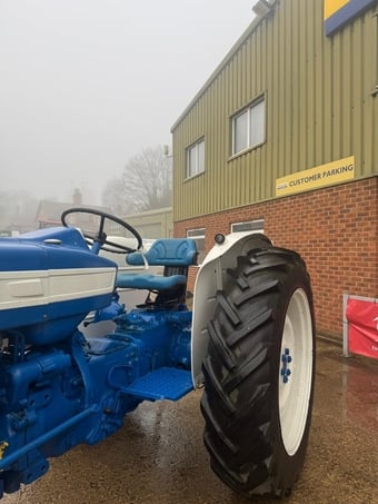 Ford 4000 62HP TRACTOR (1965) Tractor