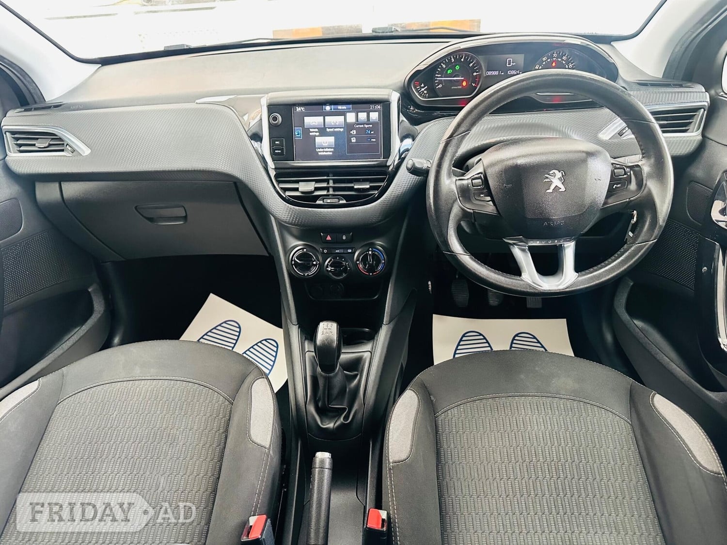 [ berth ]Peugeot 208