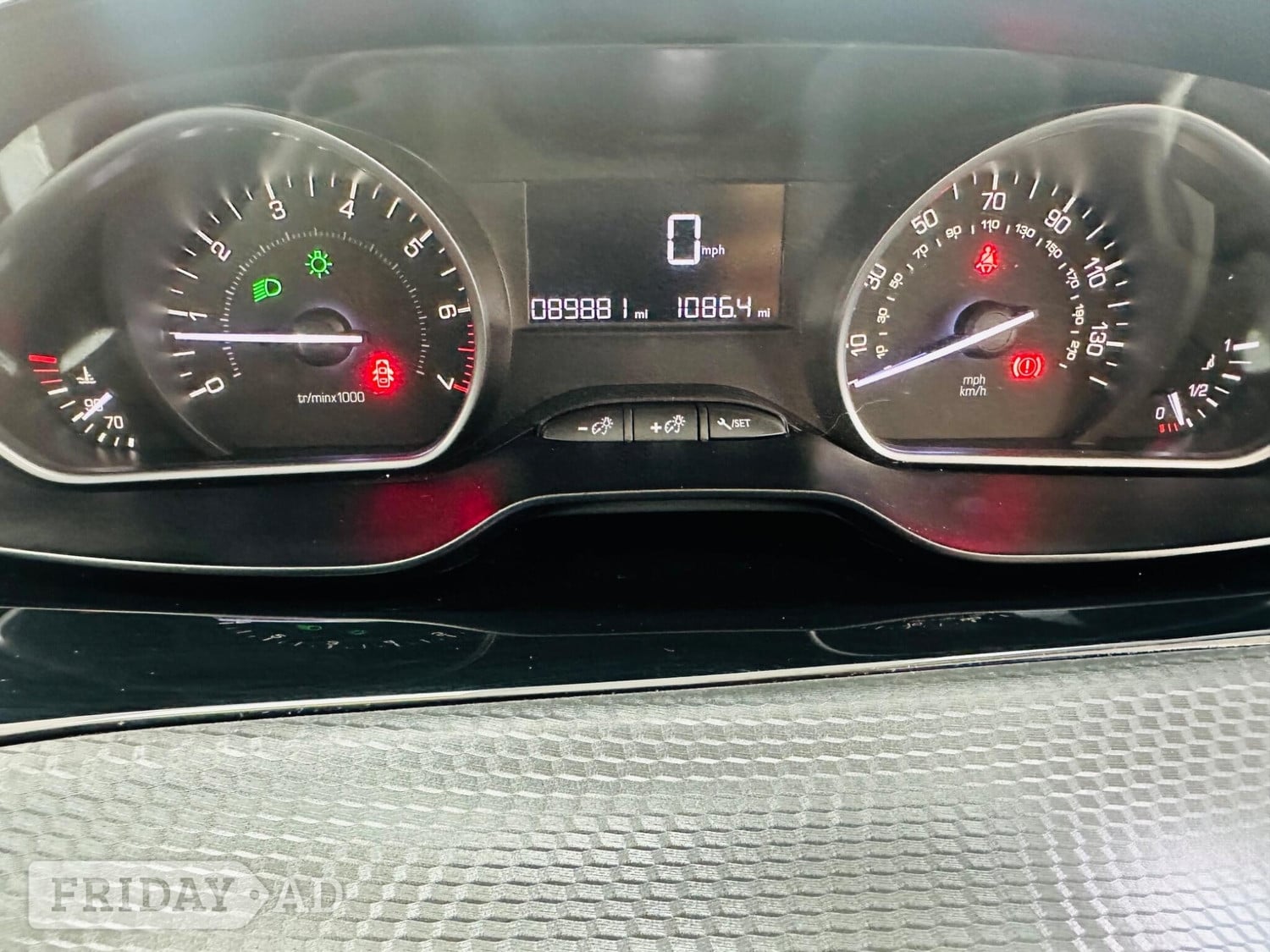 Peugeot 208 2016 - Cars in Iver