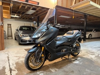 Yamaha Tmax 2022