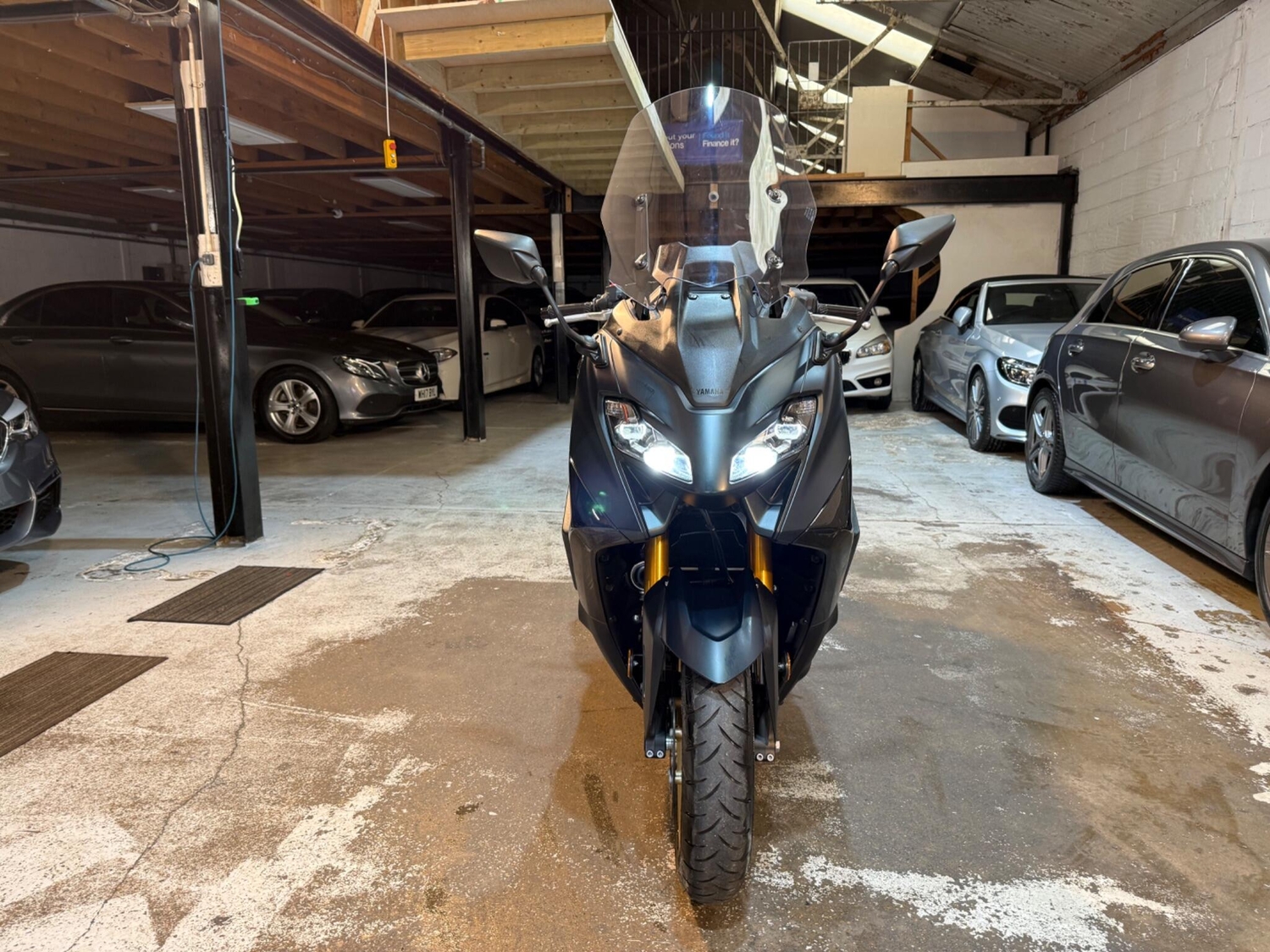 Yamaha Tmax Barnet