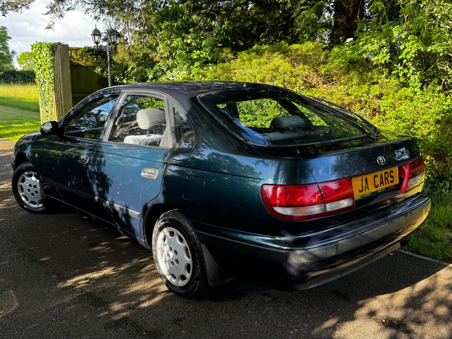 Toyota Carina E 1994 - Cars in Exeter