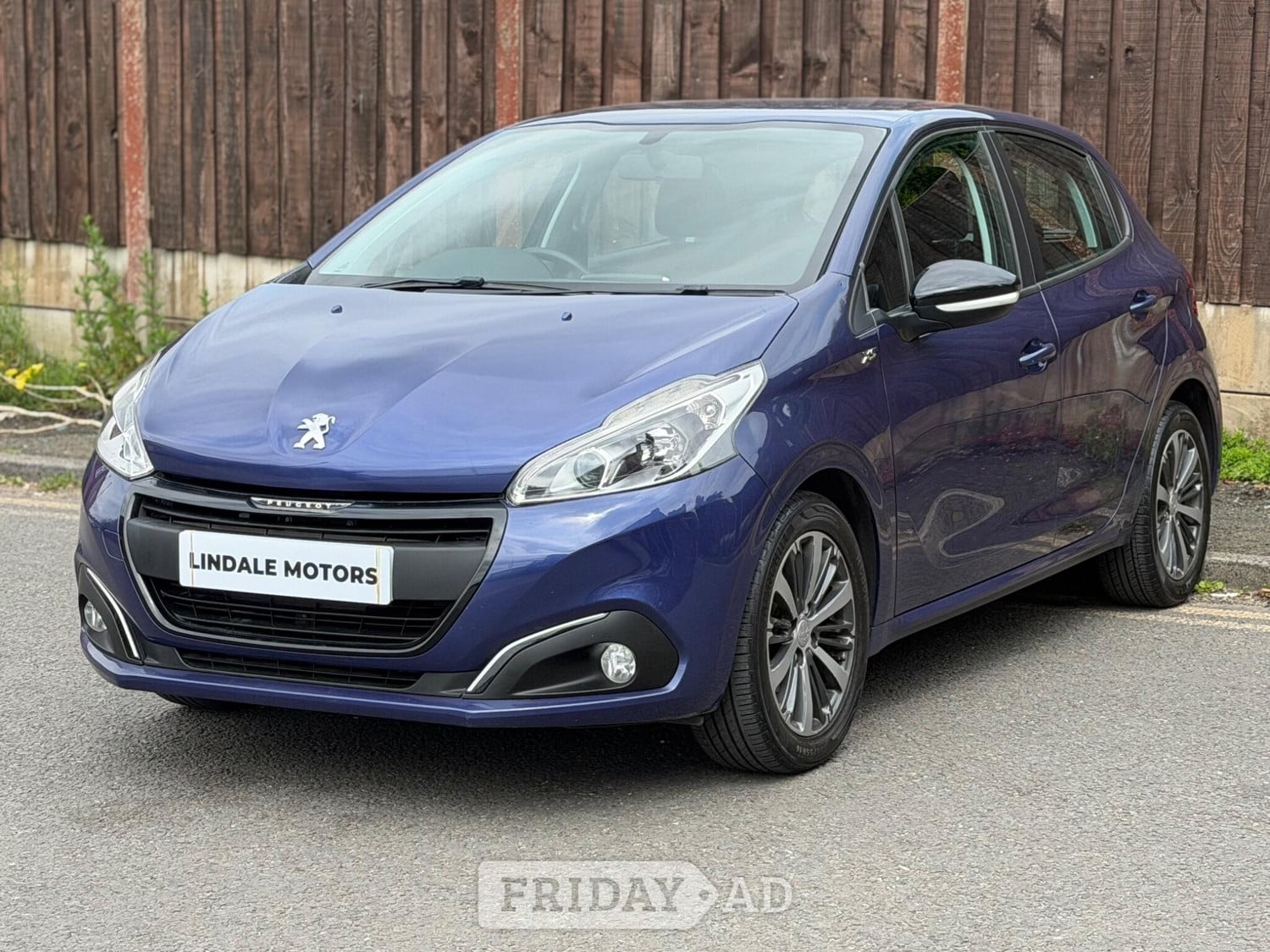 Peugeot 208 2016 - Cars in Oldham