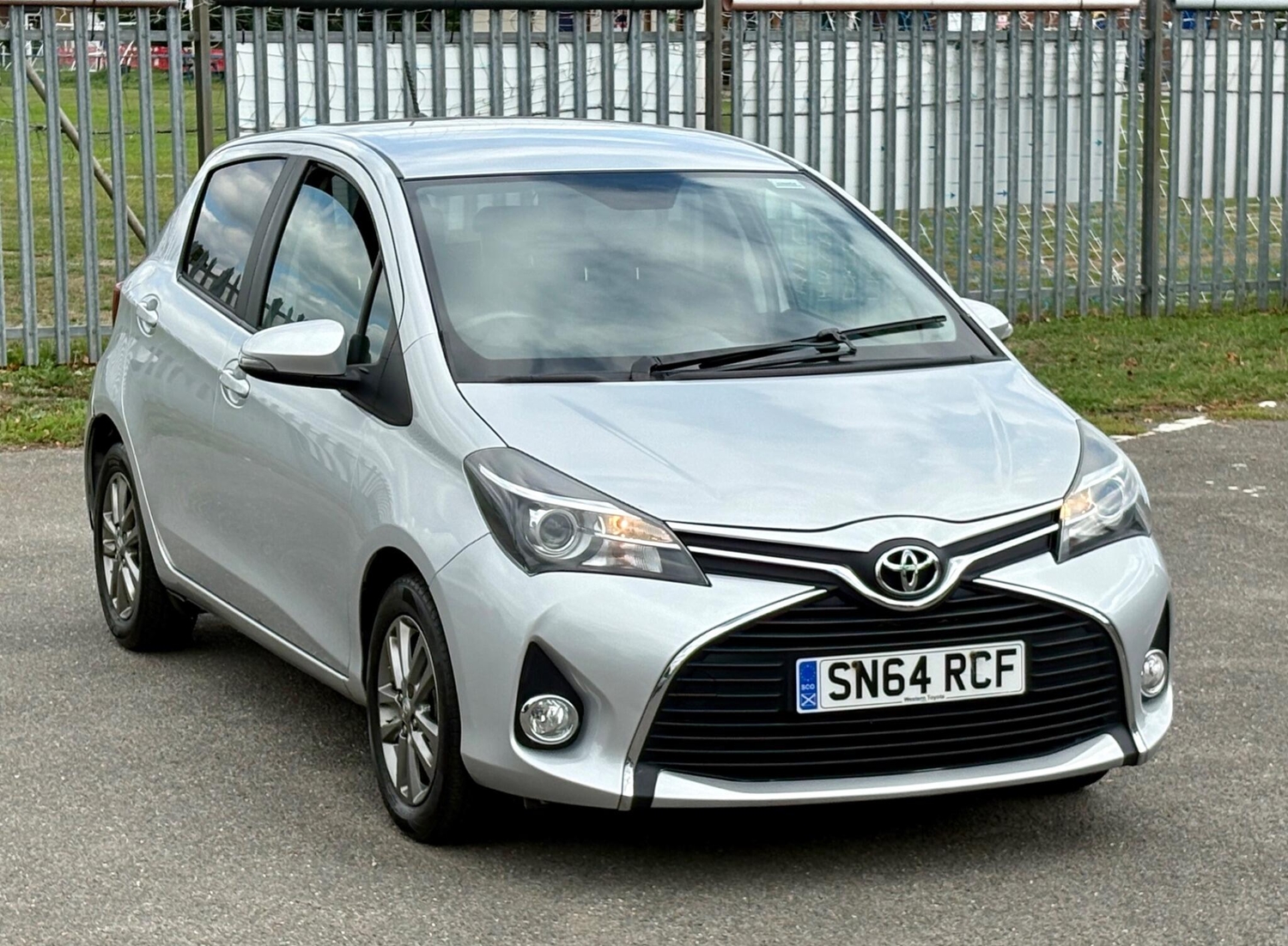 Toyota Yaris 2014 - Cars