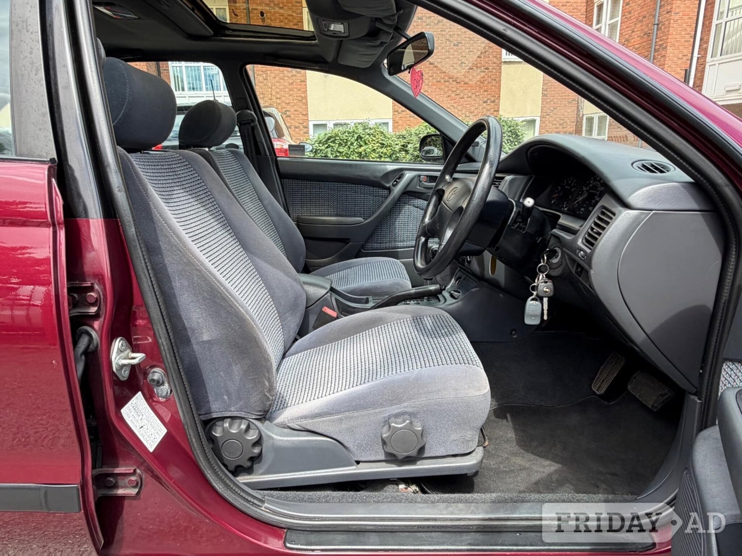 Toyota Carina E 1996 - Cars in Birmingham