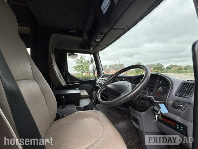 BROWNS TRANPORTER ELITE  DAF LF Horsebox - Trailers & Horseboxes