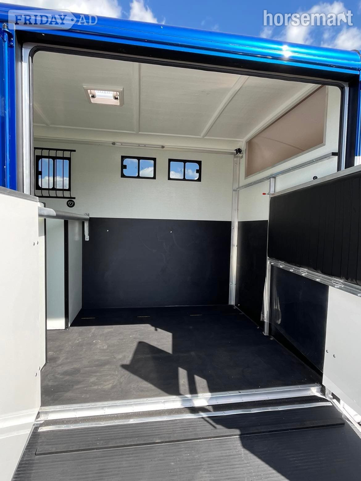 Equi-Trek Equinox Peugeot Horsebox - Trailers & Horseboxes