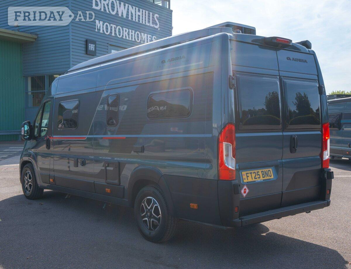 [4 berth ]Adria Twin Sports 640 SLB 180BHP Auto Fiat 180BHP