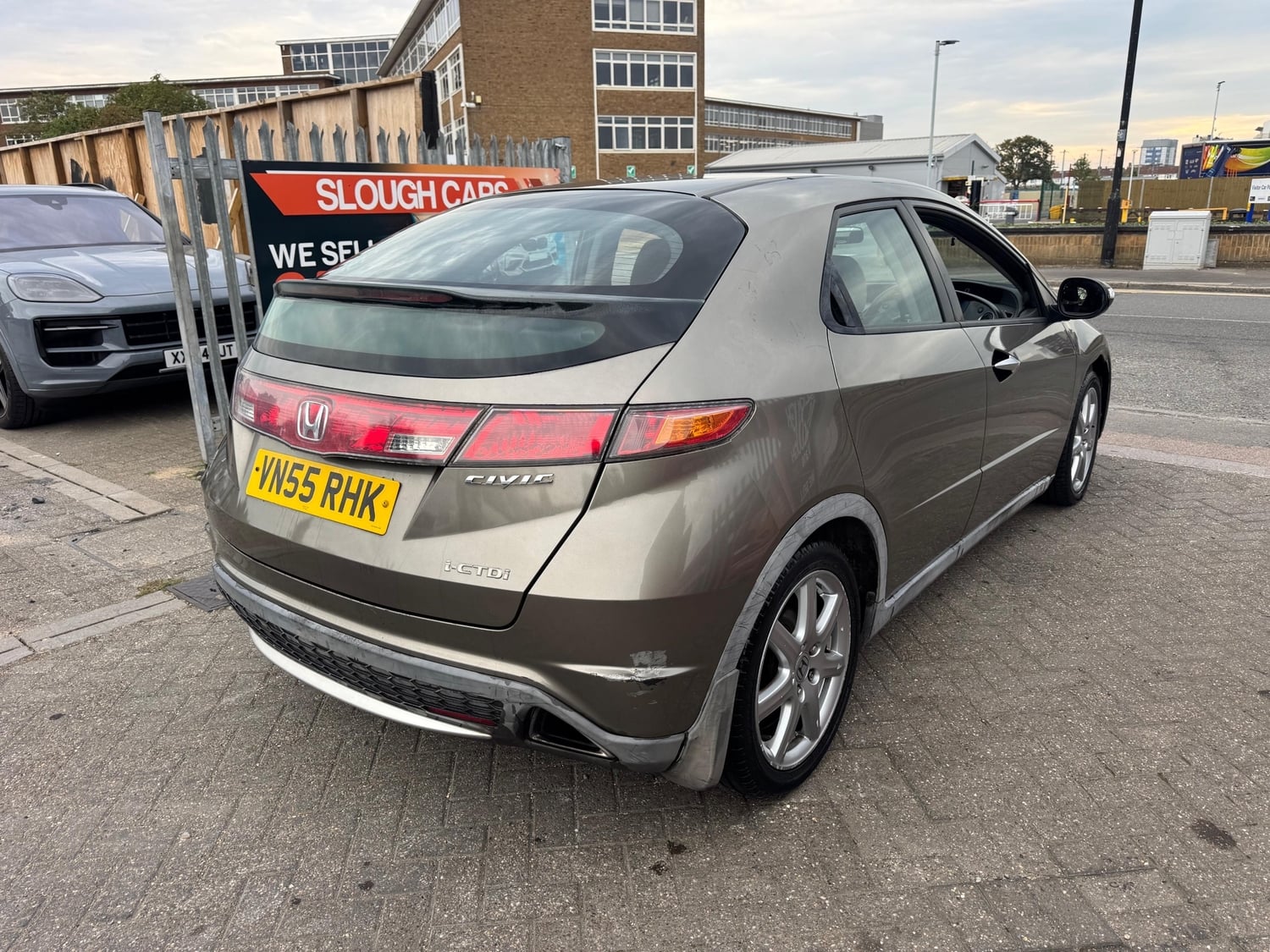 Honda Civic 2005 - Cars in Slough