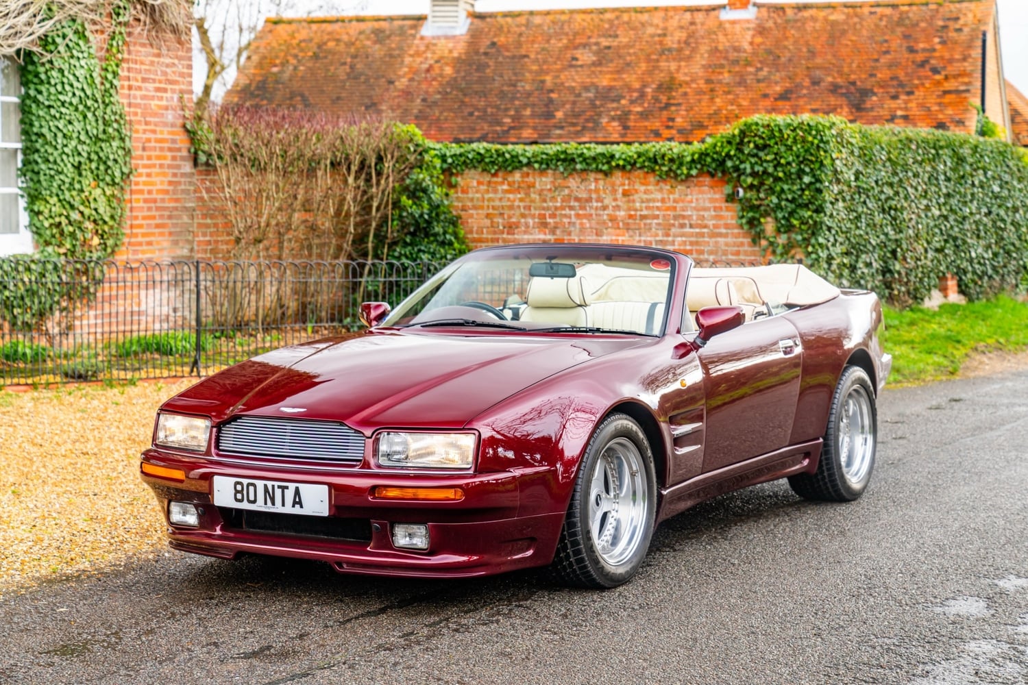 Aston Martin Virage Reading