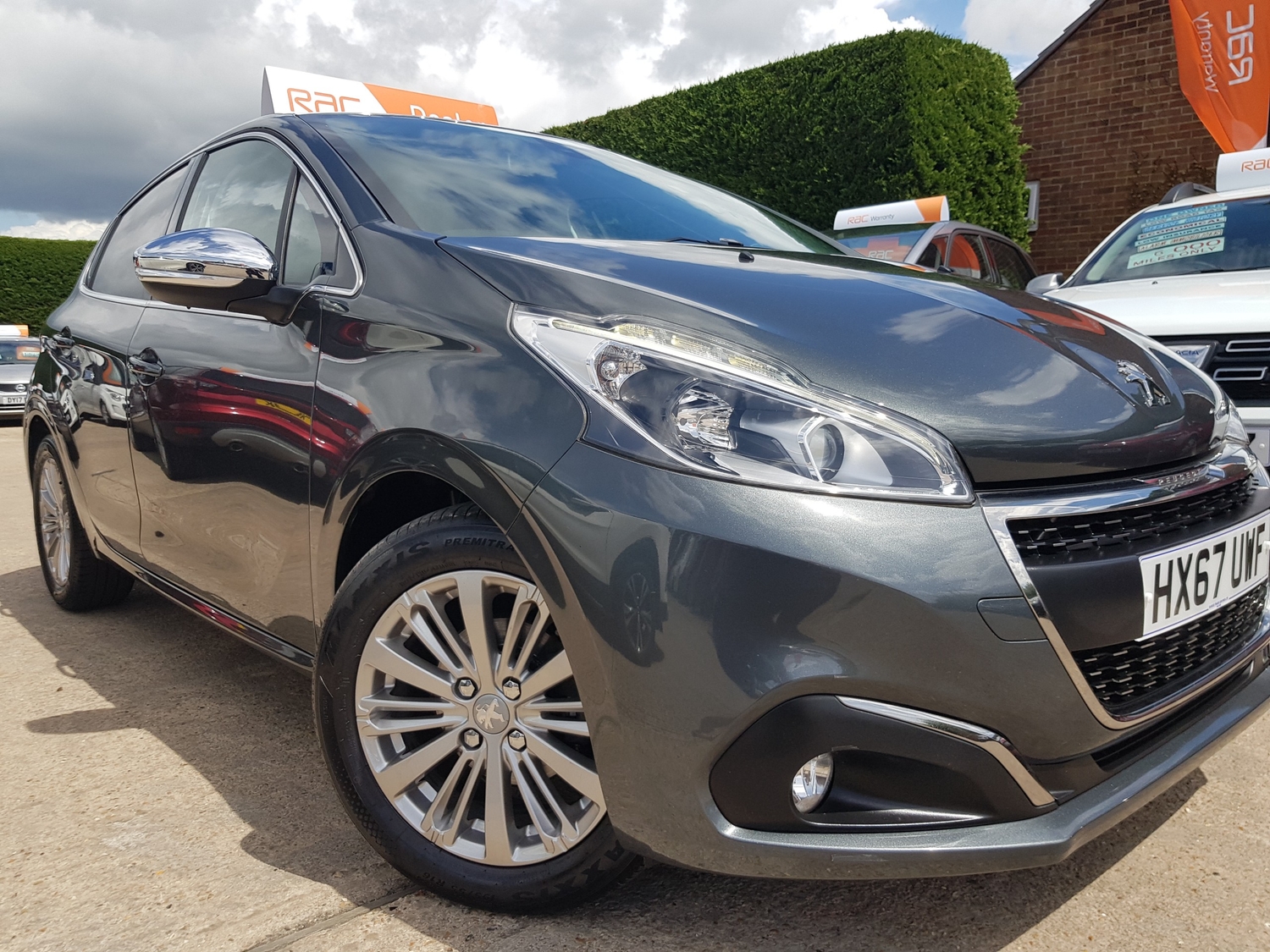 [ berth ]Peugeot 208