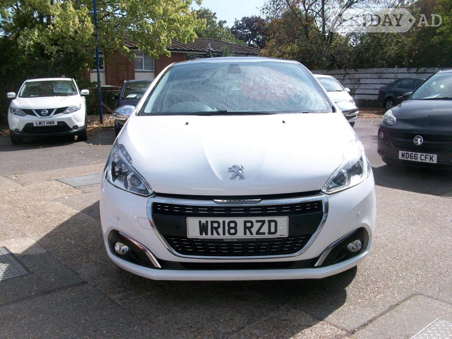 [ berth ]Peugeot 208
