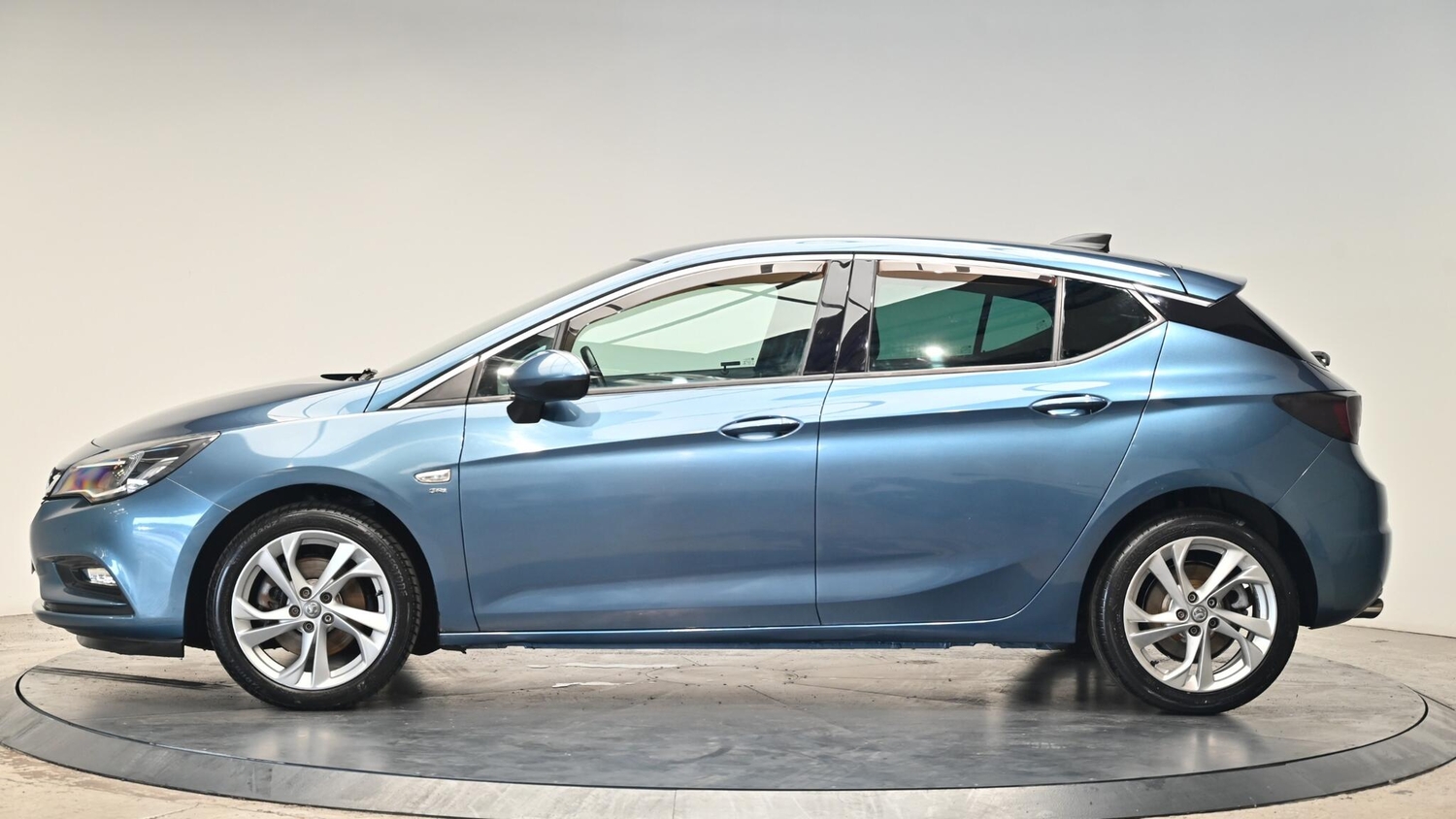 [ berth ]Vauxhall Astra