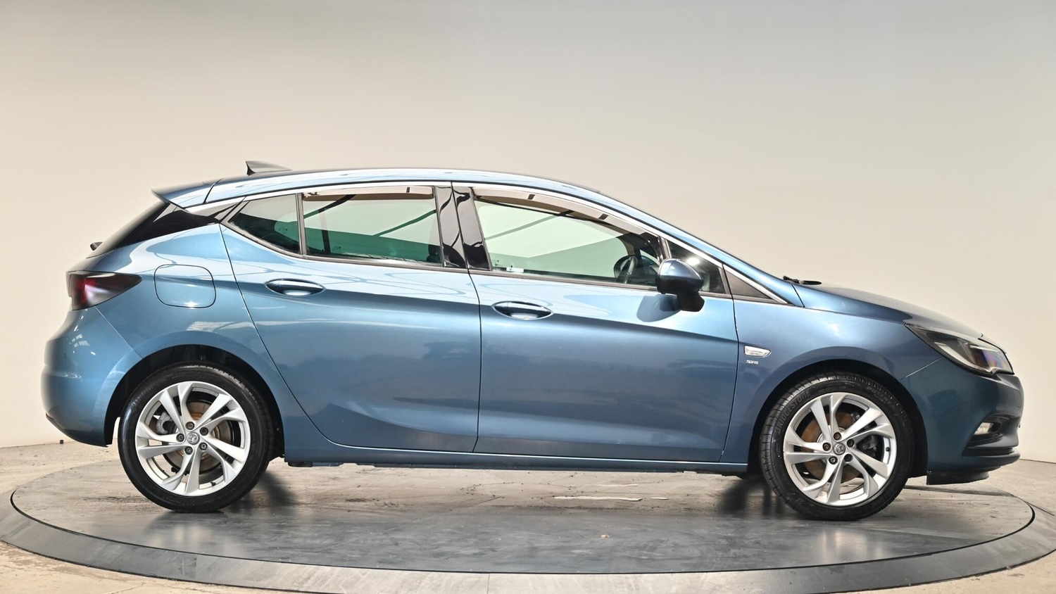 Vauxhall Astra 2016 - Cars in Cullompton
