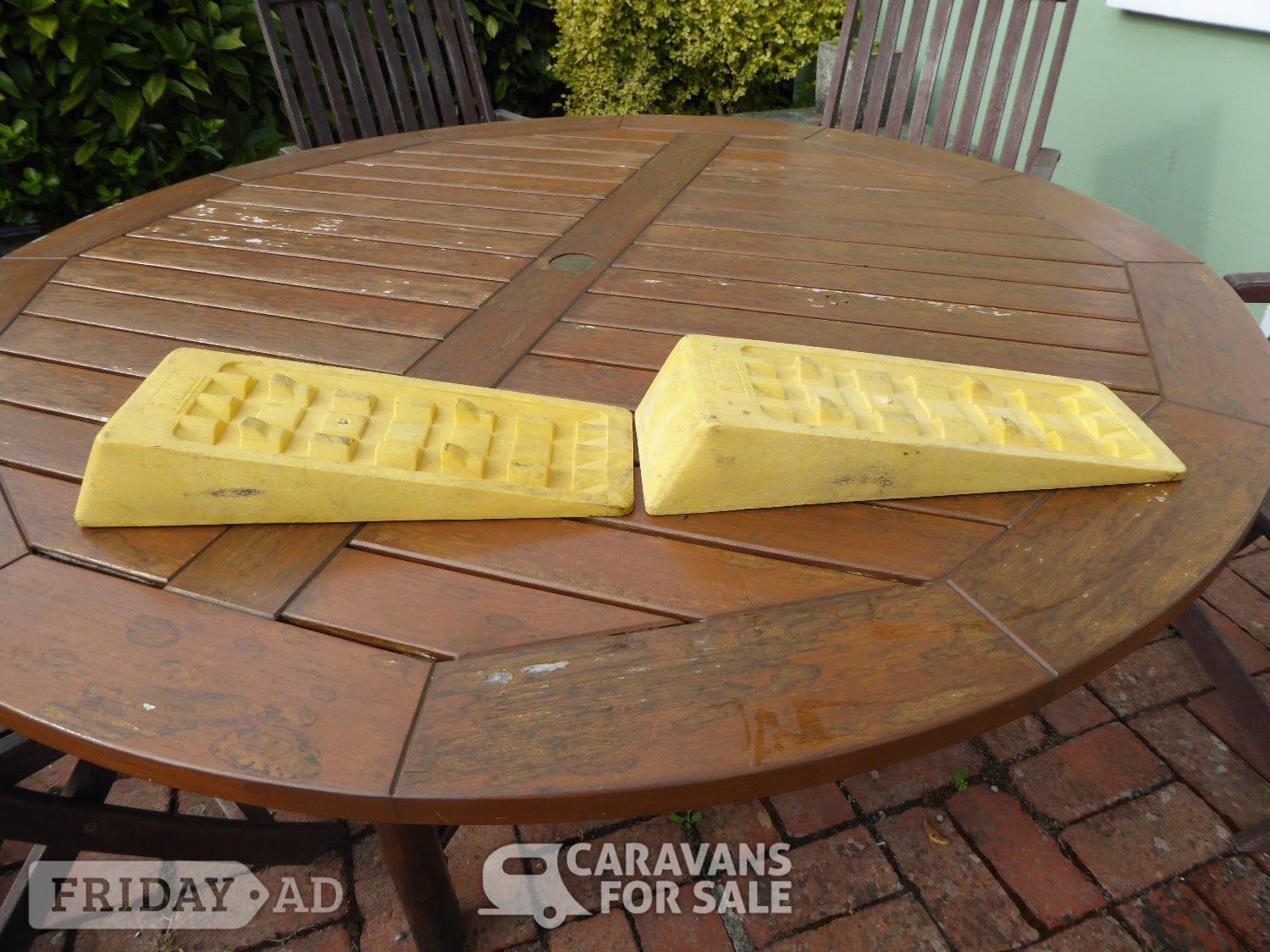 Yellow levelling ramps