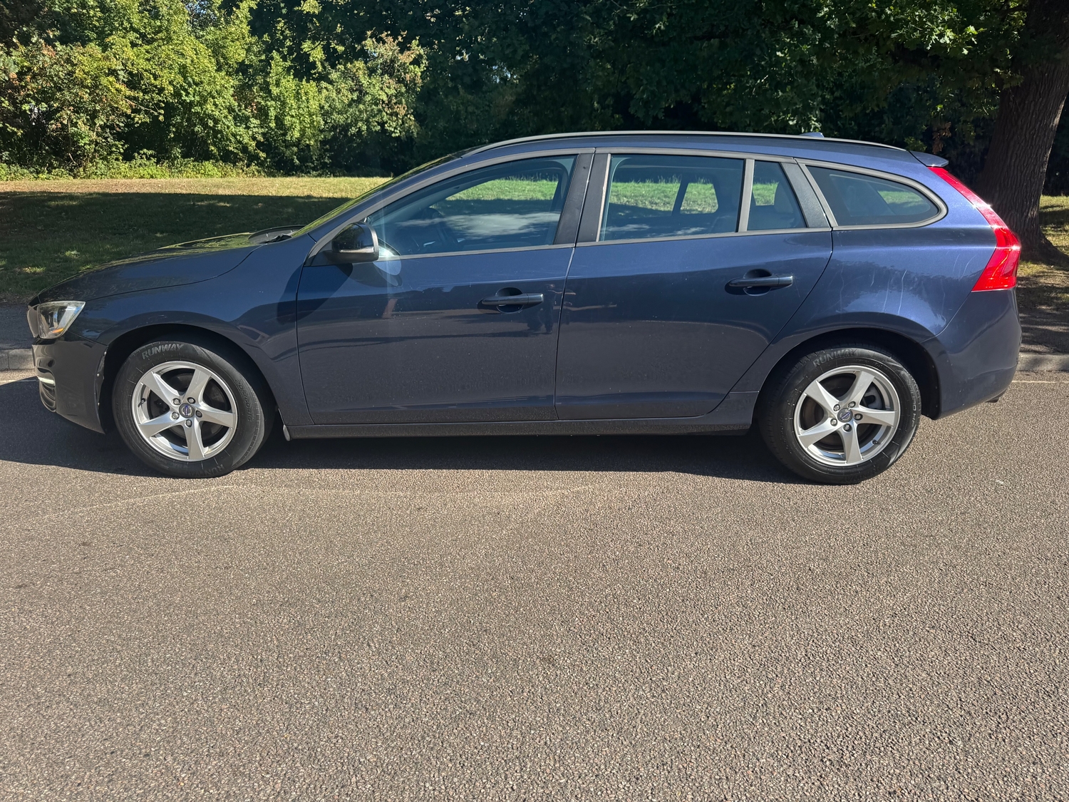 Volvo V60 2014 - Cars in Horsham