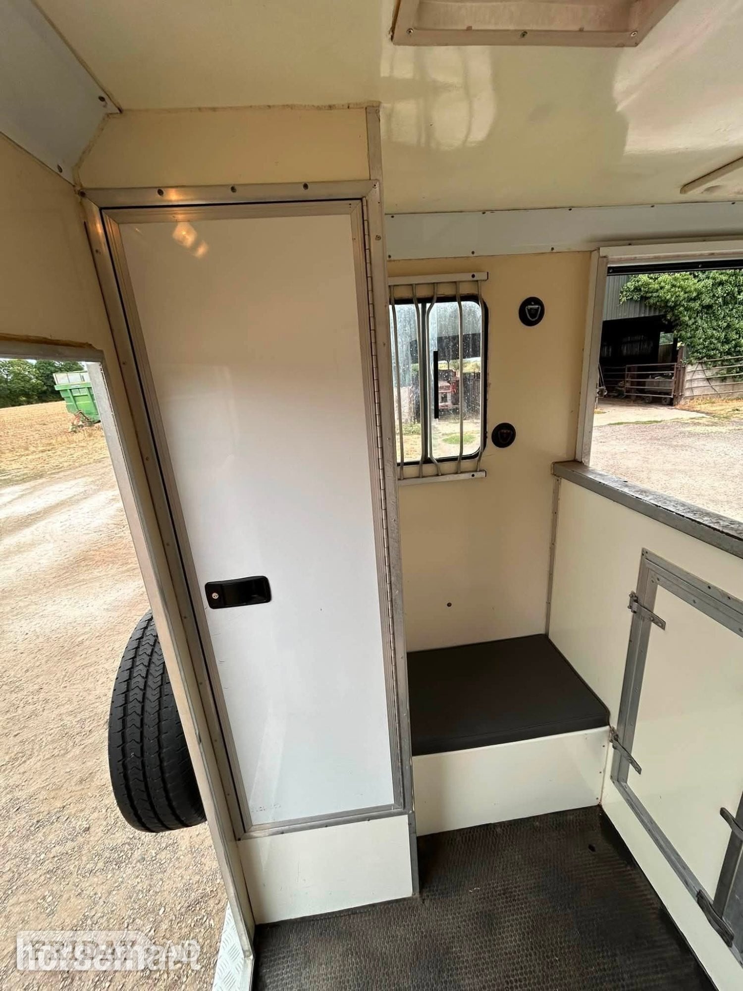 Marlborough  Renault Horsebox - Trailers & Horseboxes