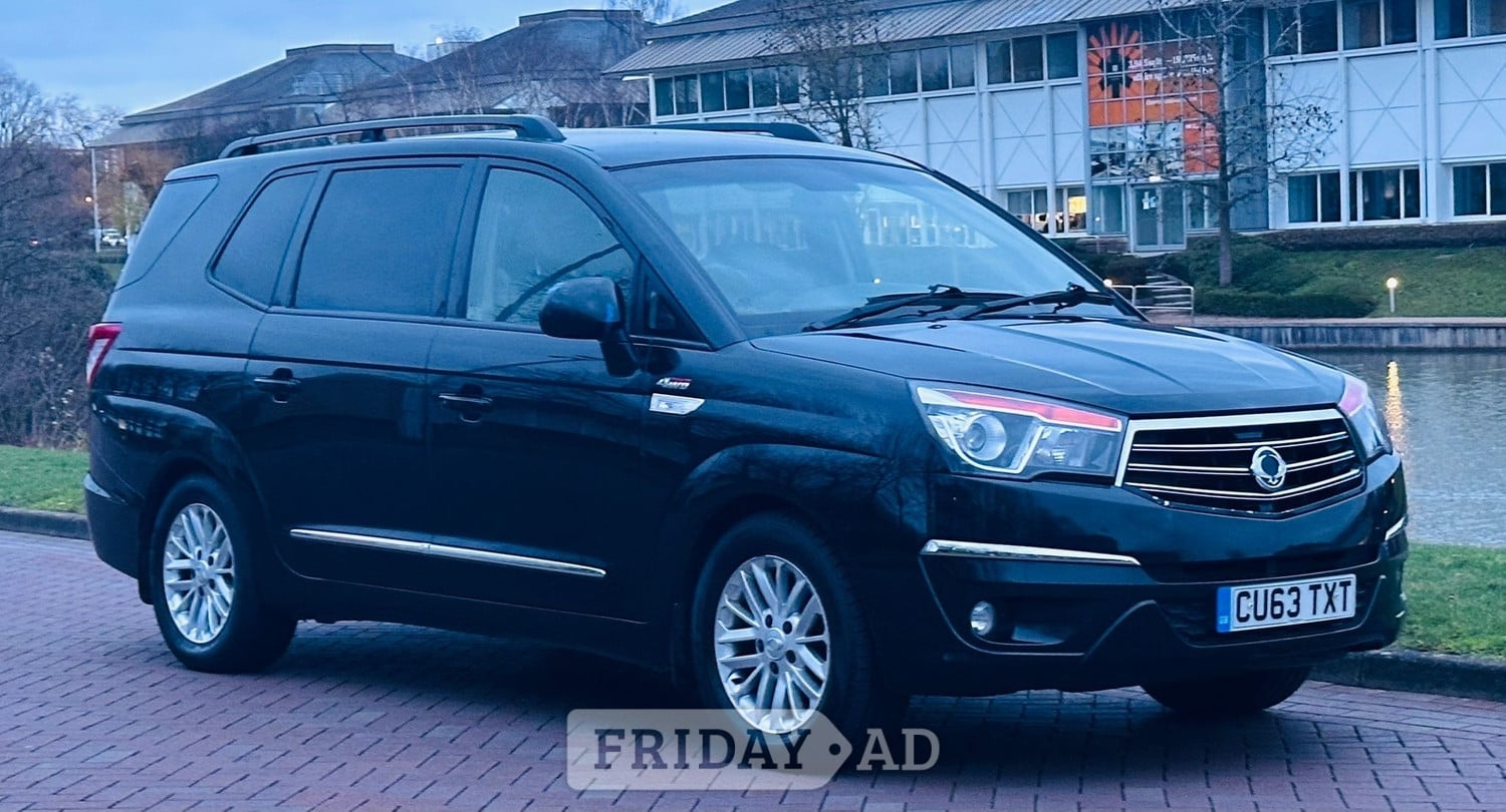 Ssangyong Turismo 2013 in Hillingdon