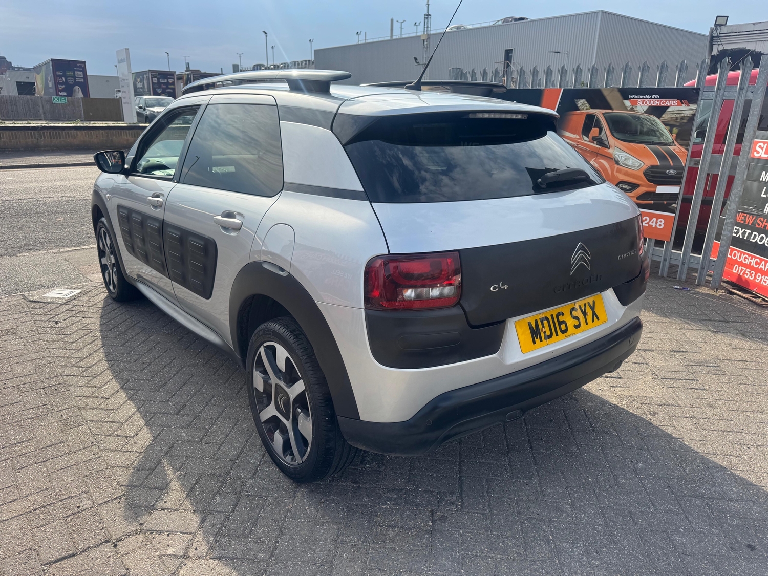 [ berth ]Citroen C4 Cactus