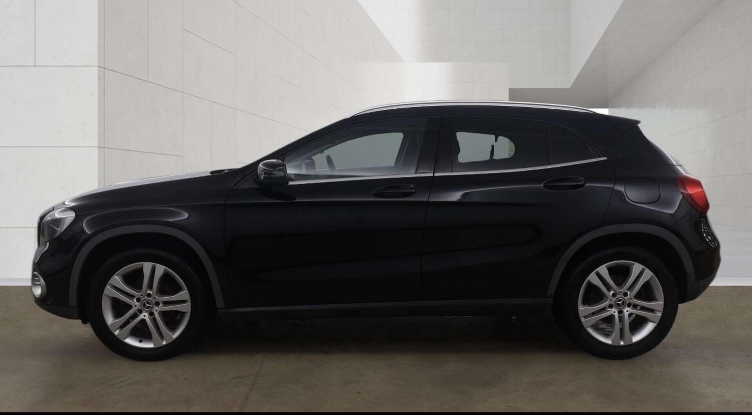 [ berth ]Mercedes-Benz GLA
