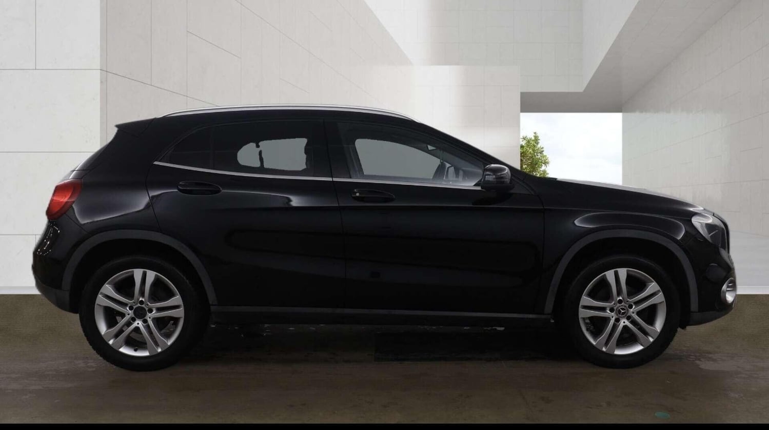 Mercedes-Benz GLA 2017 - Cars in Uxbridge