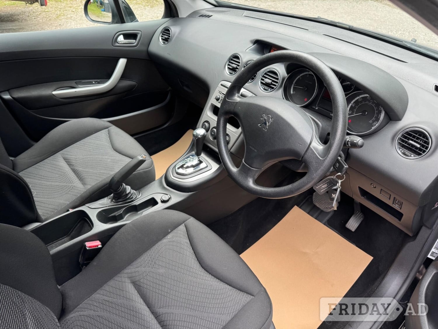 [ berth ]Peugeot 308