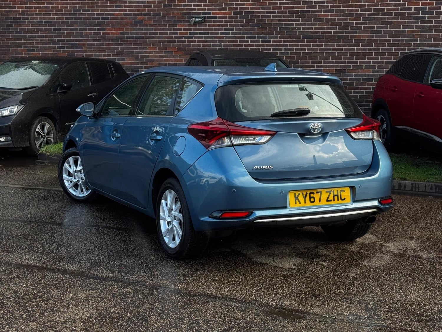 Toyota Auris 2017 - Cars in Leeds