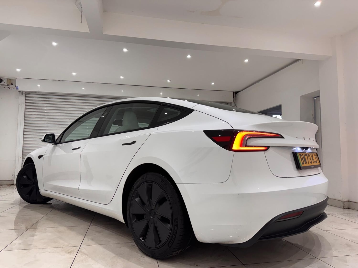 Tesla Model 3 2024 - Cars