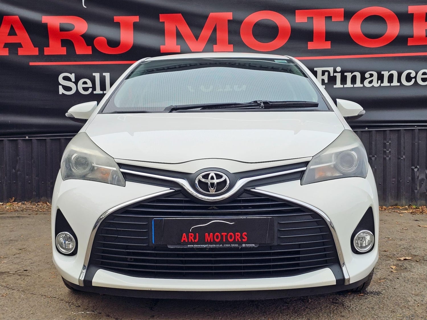 Toyota Yaris 2015 - Cars