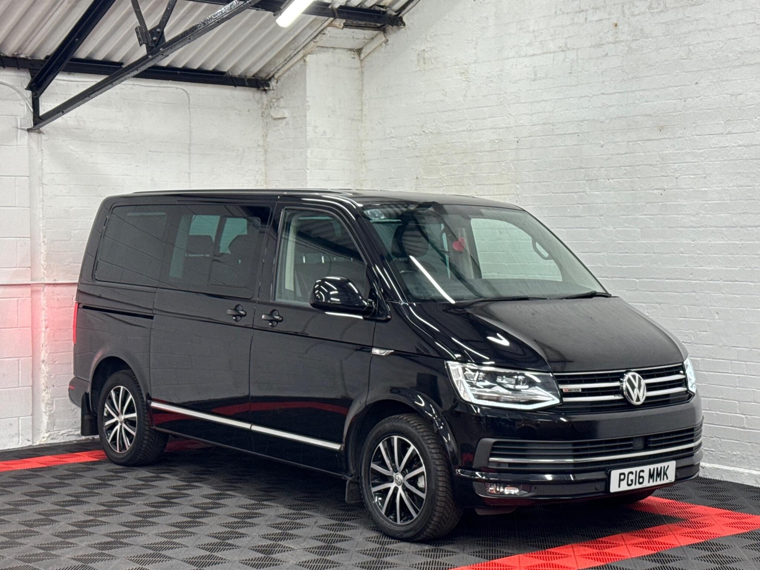 Volkswagen Caravelle 2016 - Cars in Birmingham