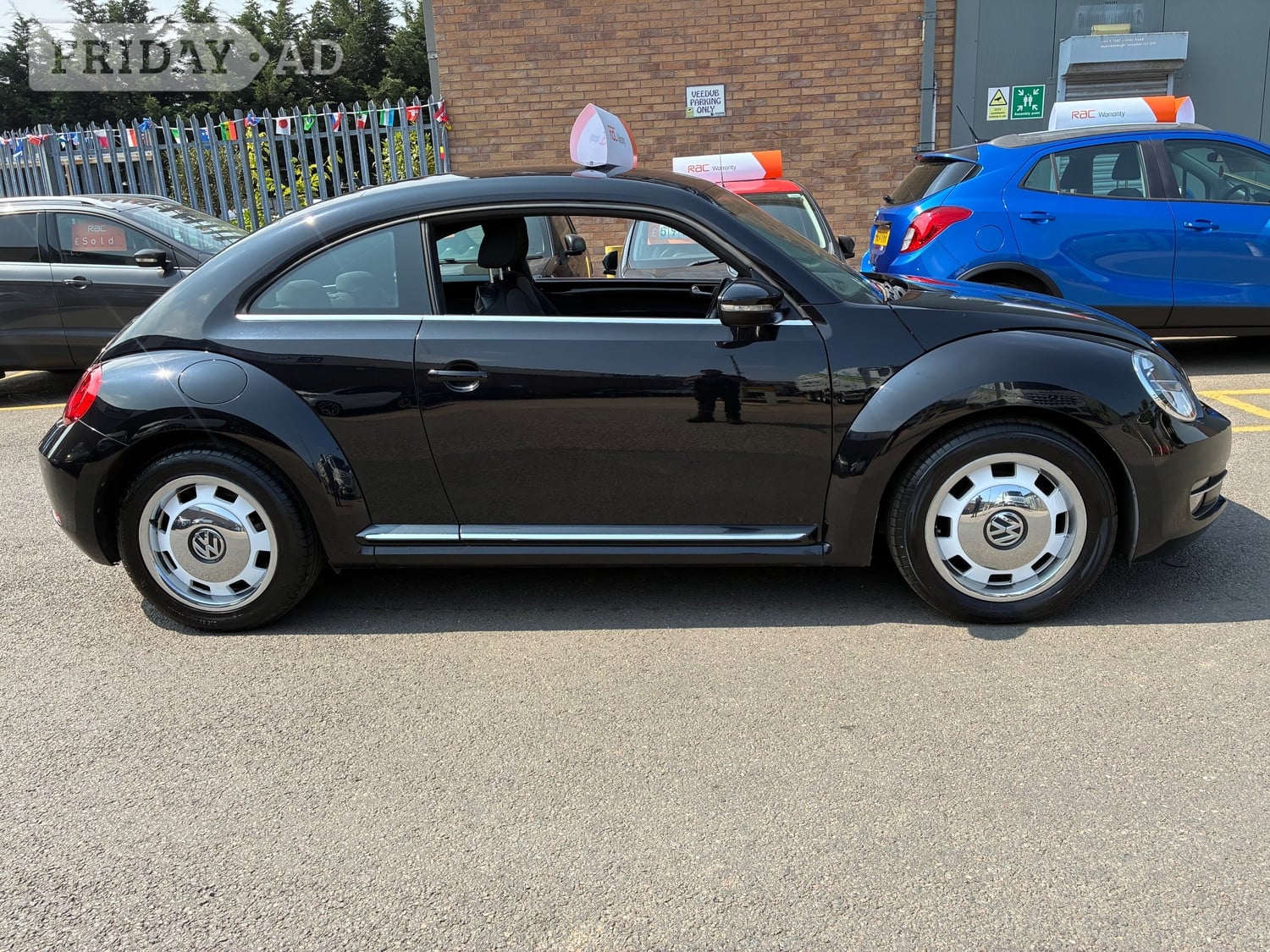 Volkswagen Beetle 2014 - Cars