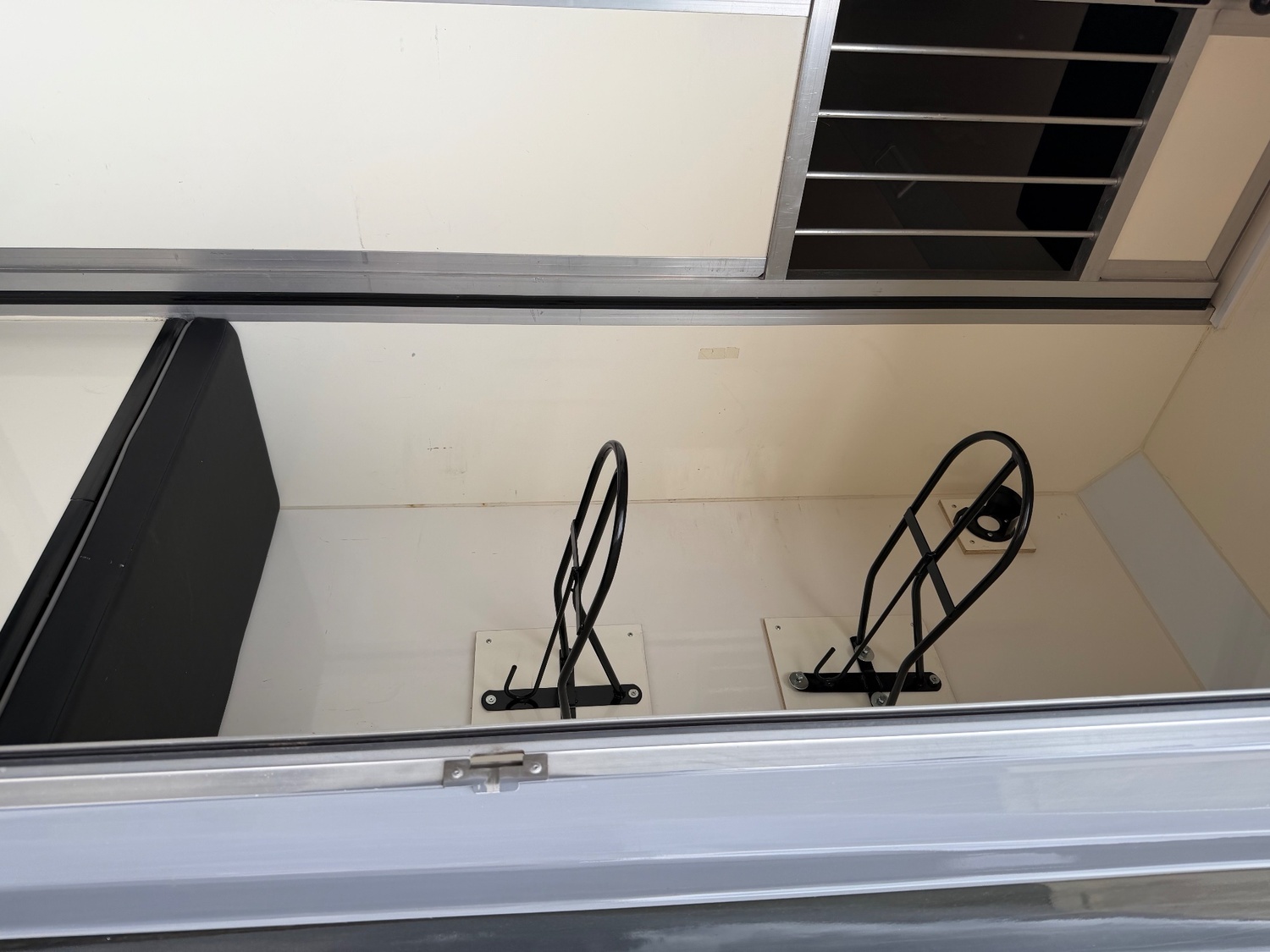 Foxy Foxy stallion Renault Horsebox - Trailers & Horseboxes