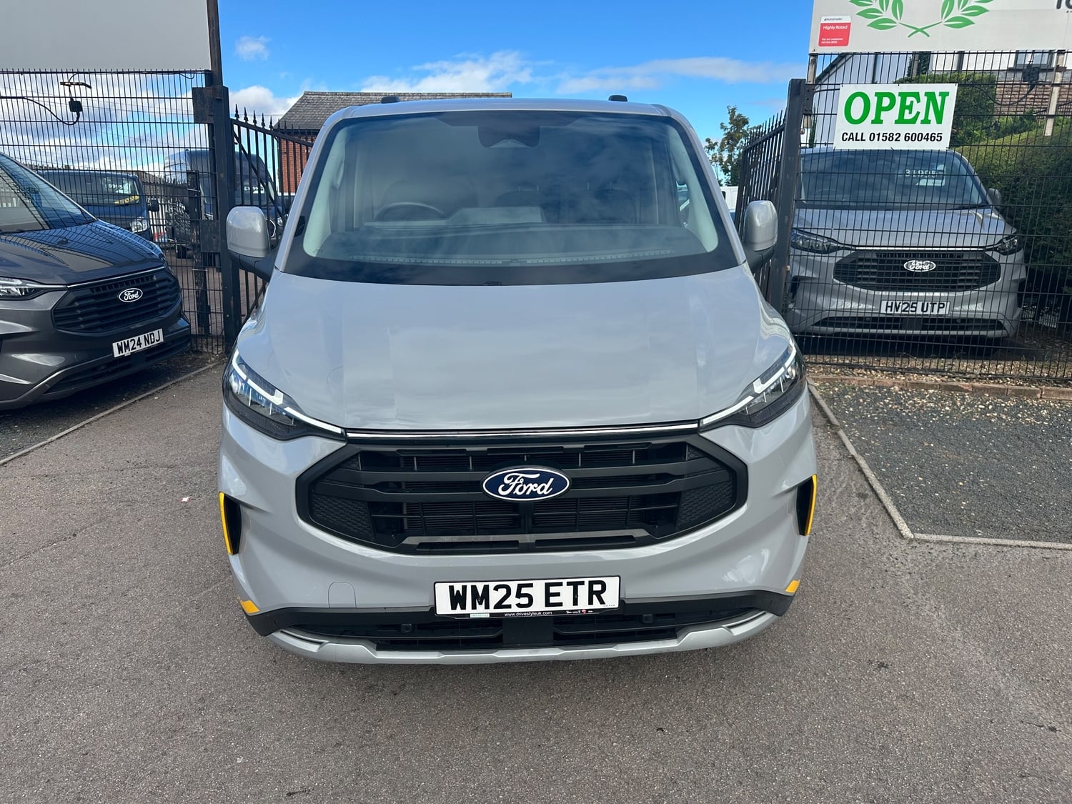 [ berth ]Ford Transit Custom