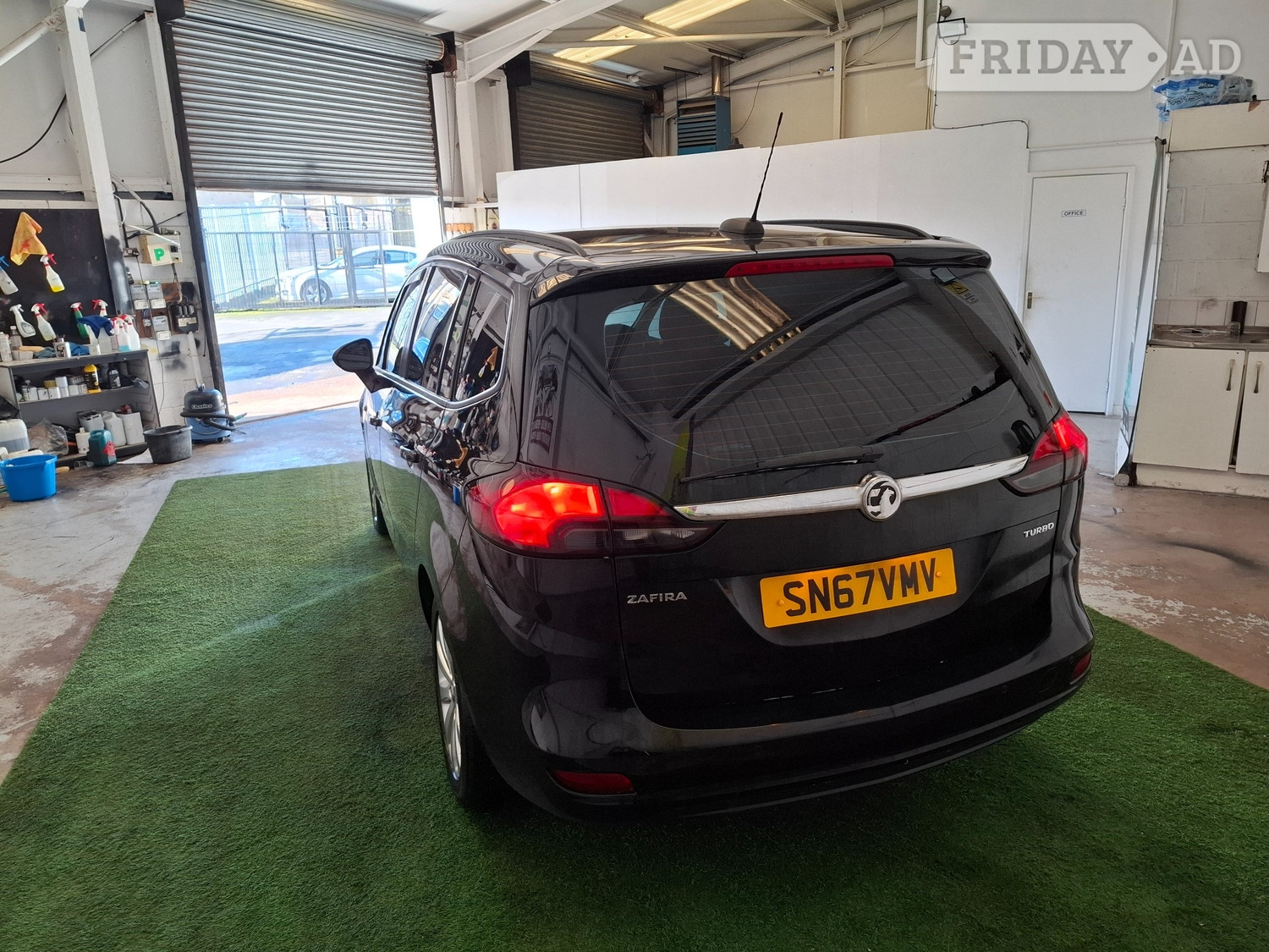 [ berth ]Vauxhall Zafira Tourer
