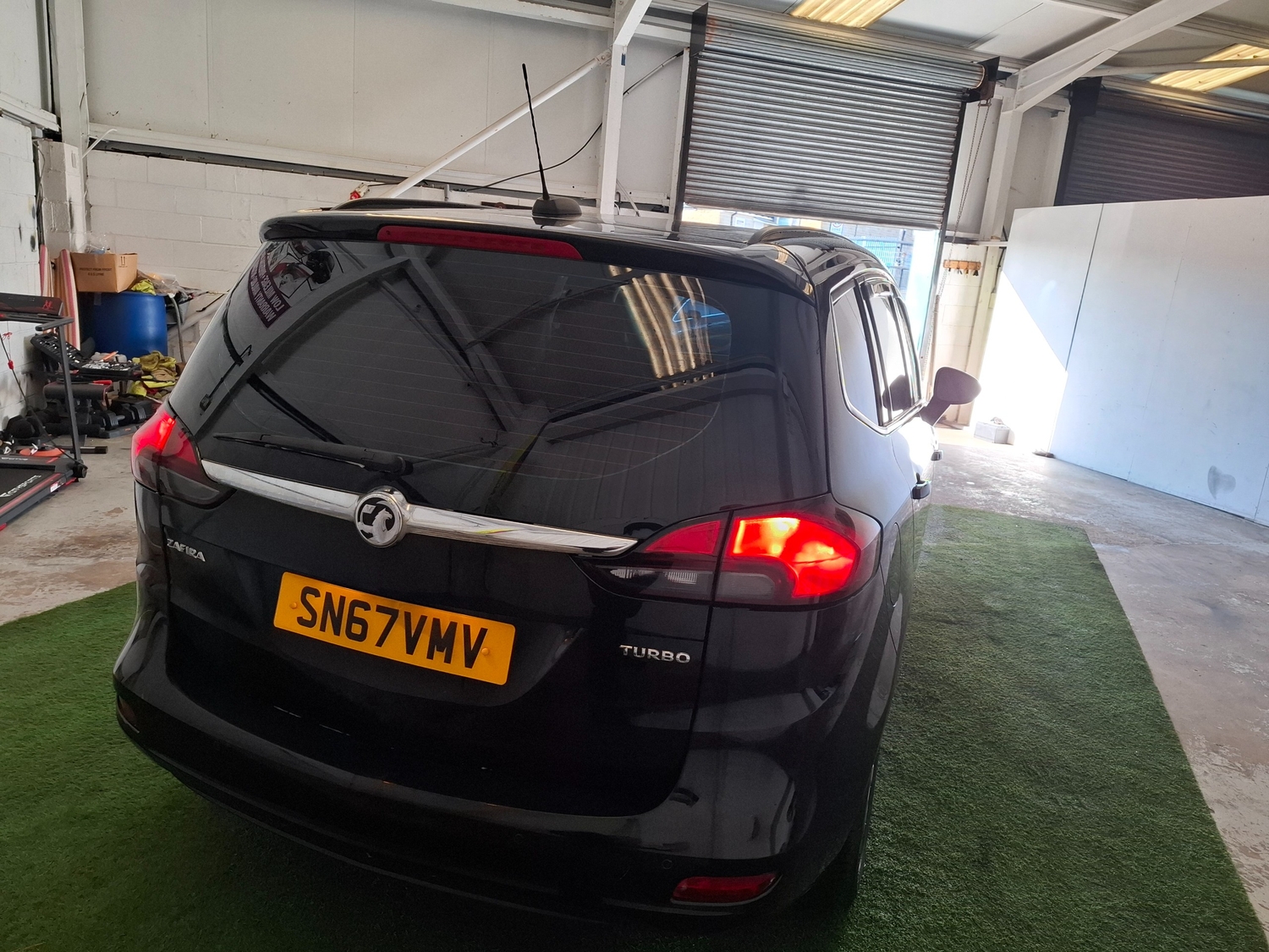 [ berth ]Vauxhall Zafira Tourer