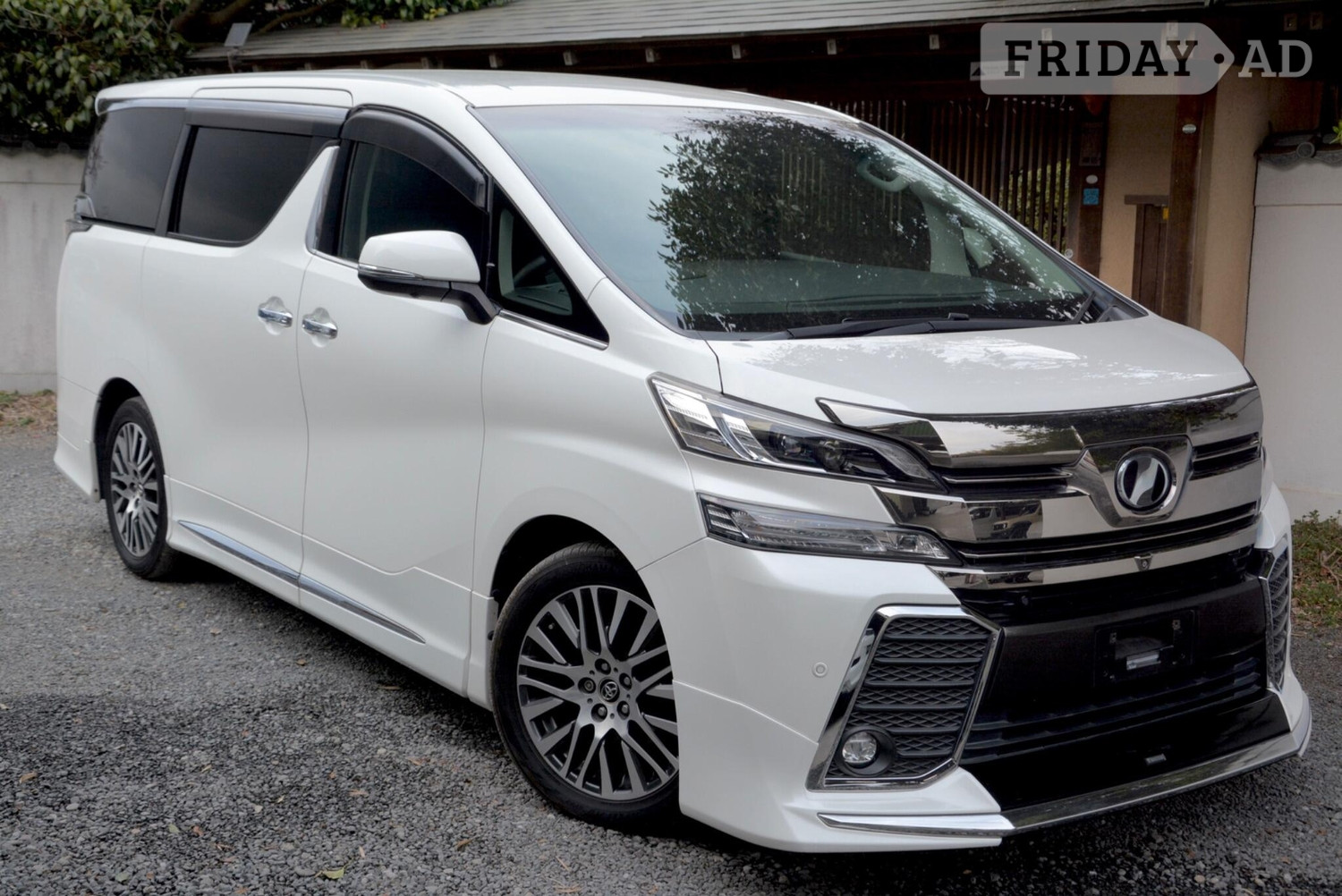 Toyota Vellfire 2015 in Chingford